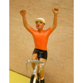 Figurine cycliste : maillot orange du vainqueur du tour de Hollande, bras levés