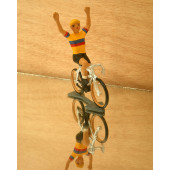 Figurine cycliste : maillot colombien bras levés