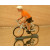 Figurine cycliste : maillot orange du vainqueur du tour de Hollande en danseuse