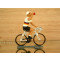 Figurine cycliste : maillot allemand buvant à la gourde
