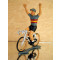 Figurine cycliste : maillot espagnol bras levés